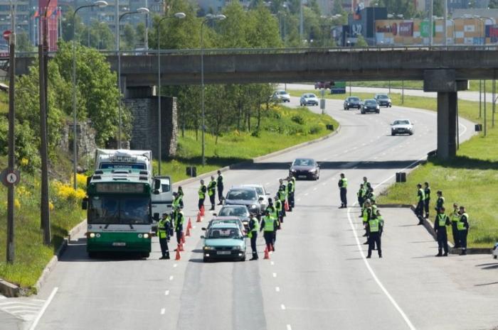 Полицейская акция в Таллине (14 фото)