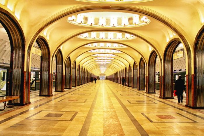 10 самых красивых станций метро Москвы (9 фото)