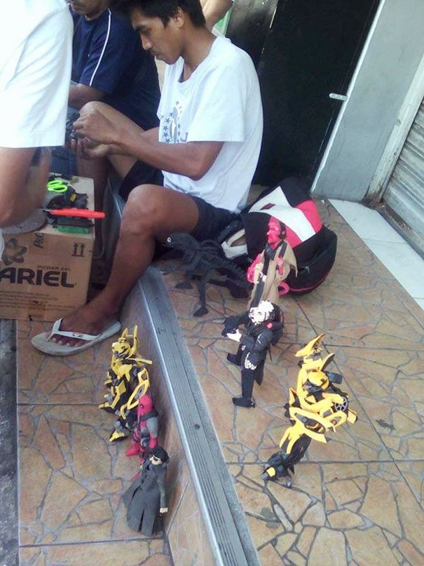Филиппинский мастер делает отличные игрушки из сношенных шлепанцев (11 фото)