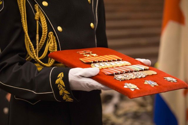 Родственники адмирала передали Музею Победы награды на 2 млн долларов (4 фото)