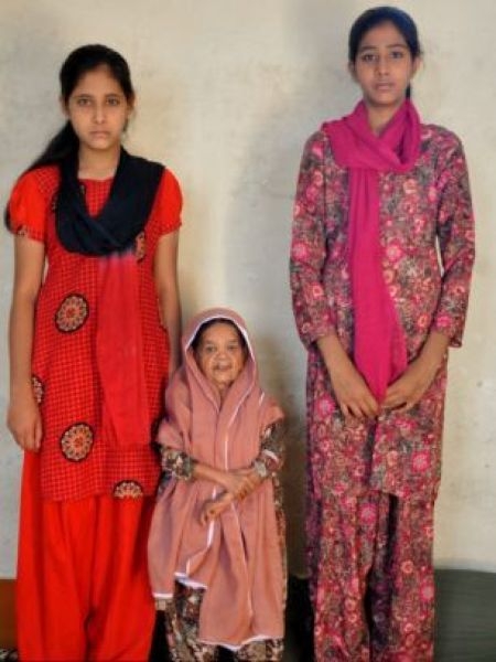 Самая маленькая долгожительница планеты из Индии (7 фото)