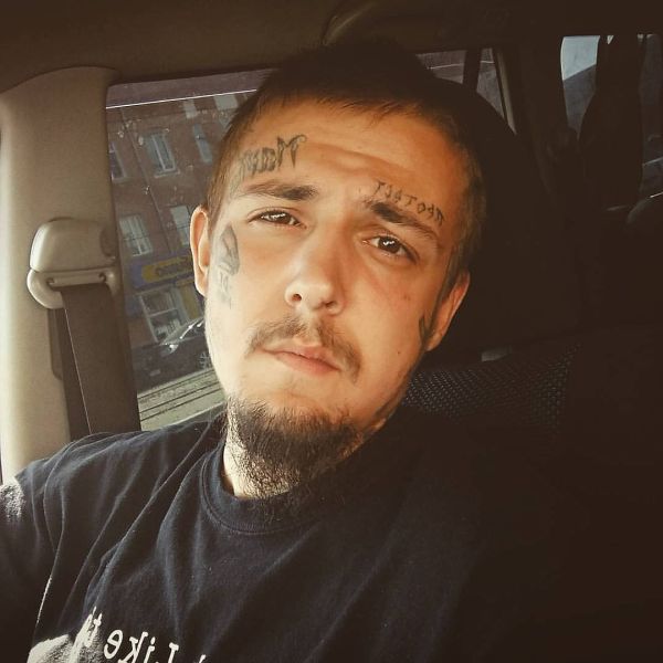 Красноярец набил на лице татуировку со словами «Терять нечего» (4 фото)