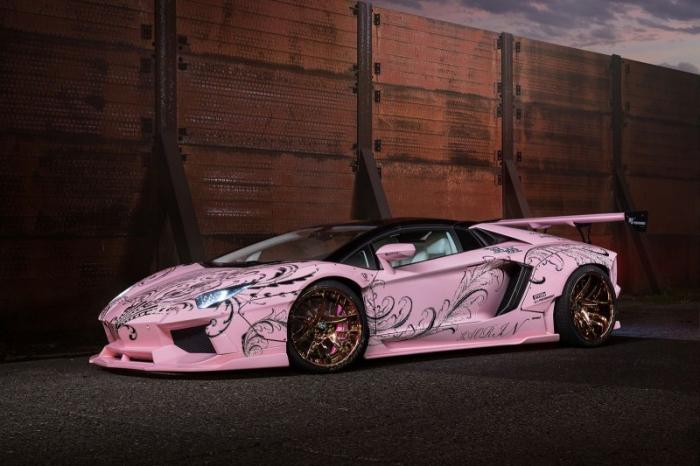 Вызывающий розовый Lamborghini Aventador со стразами (5 фото)