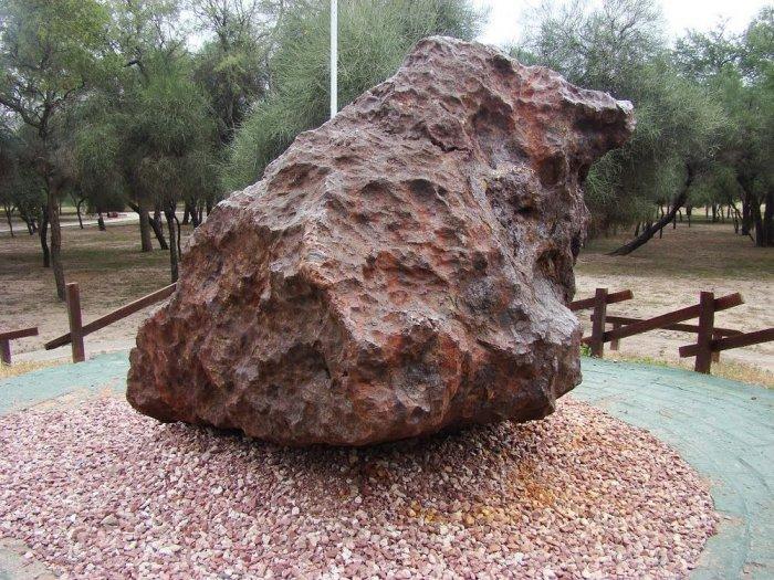 Метеоритное поле в Аргентине (7 фото)