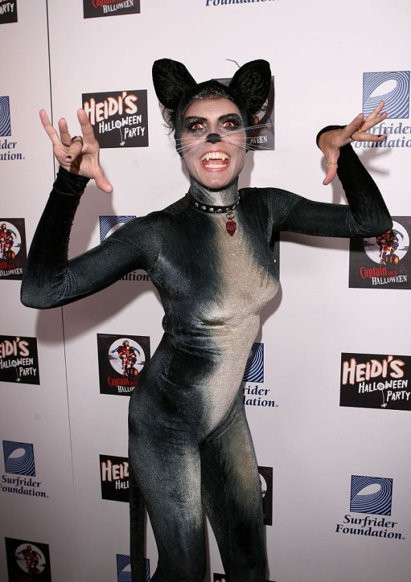 Модель Хайди Клум поделилась идеями костюмов на Хэллоуин (13 фото)