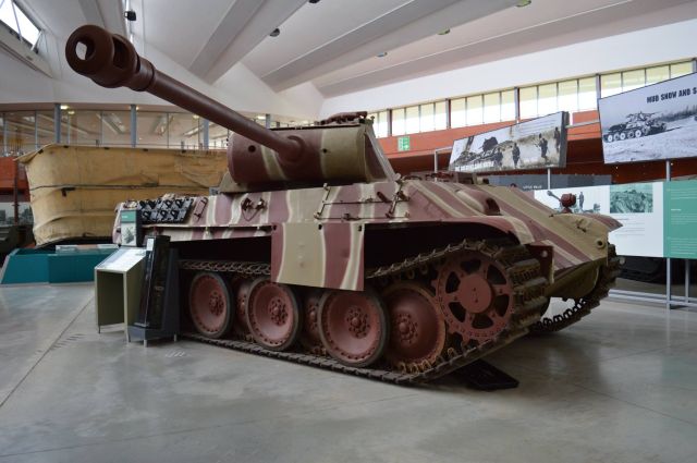 Интерьер немецкого танка из британского музея (9 фото)