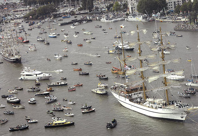 Парад кораблей в Амстердаме  (10 фото)