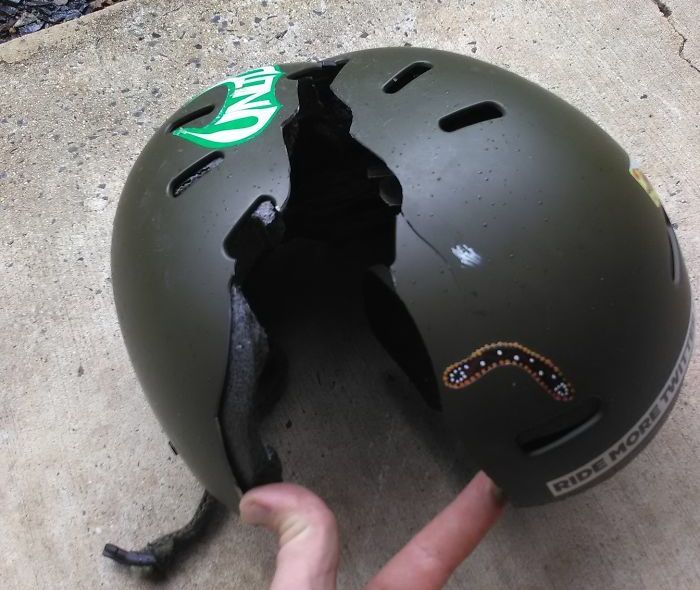 После просмотра езда на мотоцикле без шлема станет неприемлема (16 фото)