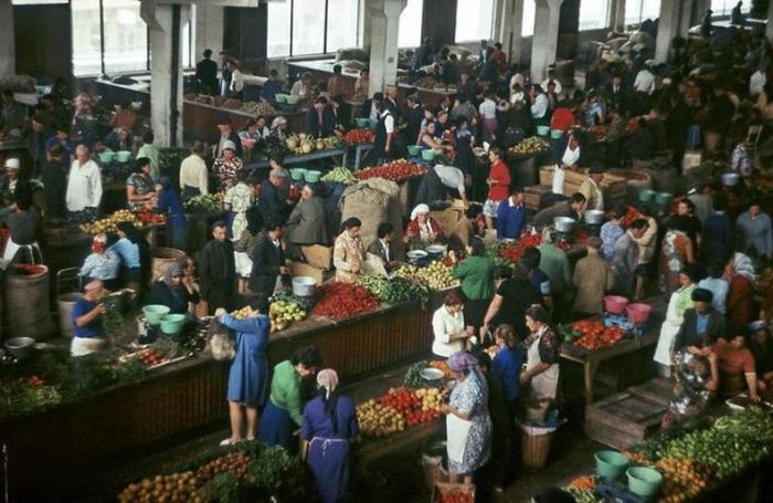 Изобилие на рынках в Советском Союзе (26 фото)