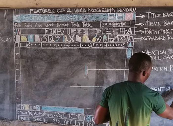 Бюджетный урок информатики в африканской деревне (3 фото)