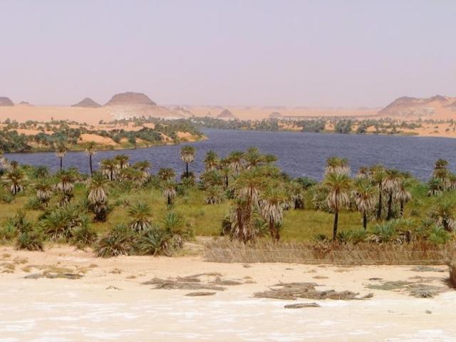 Унианга – система озер посреди пустыни Сахара (16 фото)