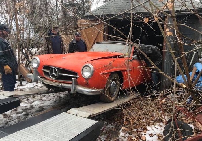Классический Mercedes-Benz 190 SL найден в заброшенном гараже Уолтема (6 фото)
