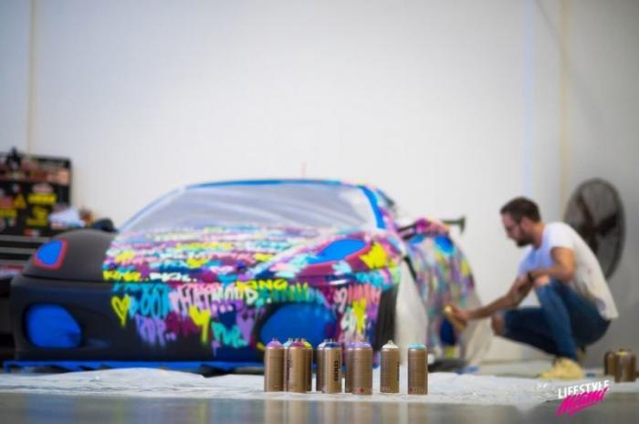 Граффити, как искусство: разукрашенный Ferrari выставят на торги (16 фото)