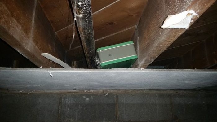 Мужчина обнаружил клад во время ремонта своего дома (15 фото)