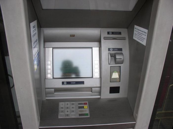Обнаружен банкомат «обработанный» мошенниками (8 фото)
