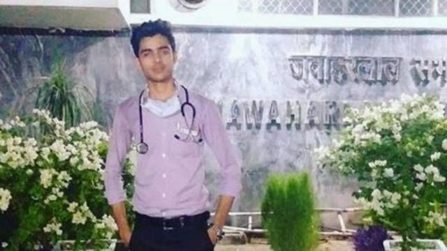 Житель Индии в течение 5 месяцев выдавал себя за врача (5 фото)