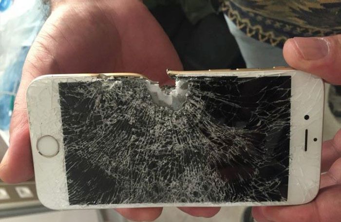 Iphone спас жизнь своему владельцу-военнослужащему (6 фото)