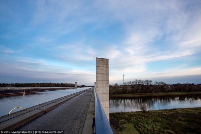 Самый большой водный мост в мире (15 фото)