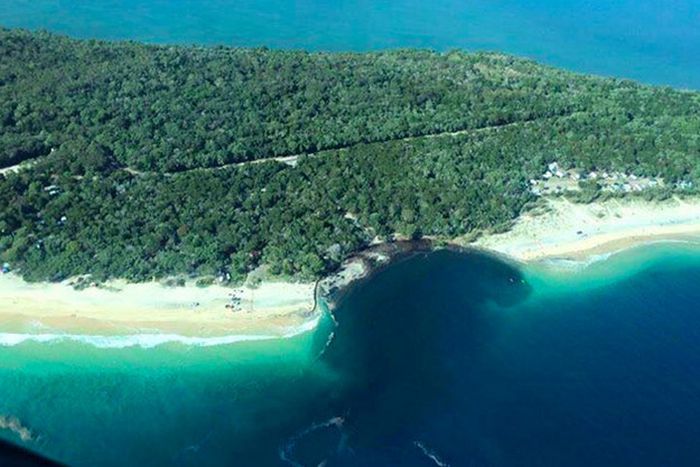 В Австралии провал поглотил пляж с кемпингом (7 фото)