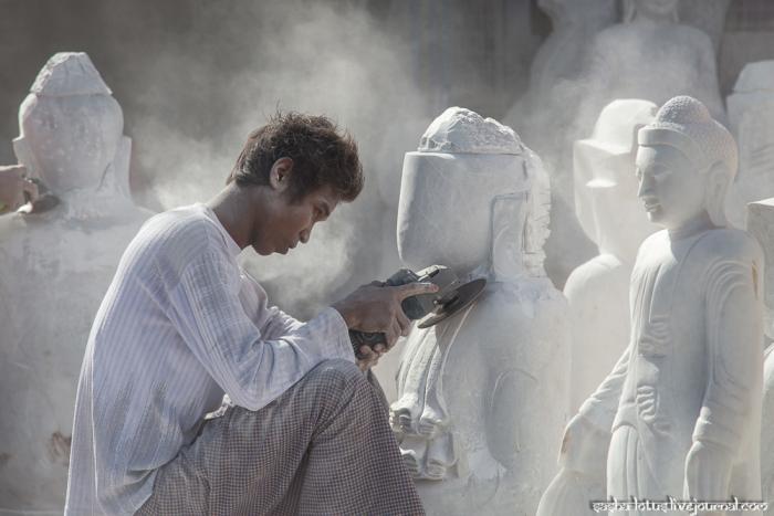 Как вырезают каменные скульптуры в Мьянме (20 фото)