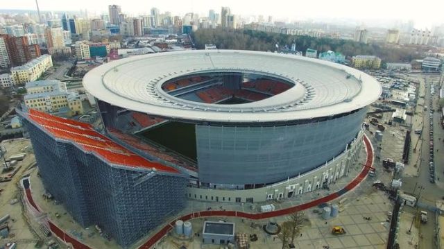 Стадион «Екатеринбург Арена» в Екатеринбурге (2 фото)
