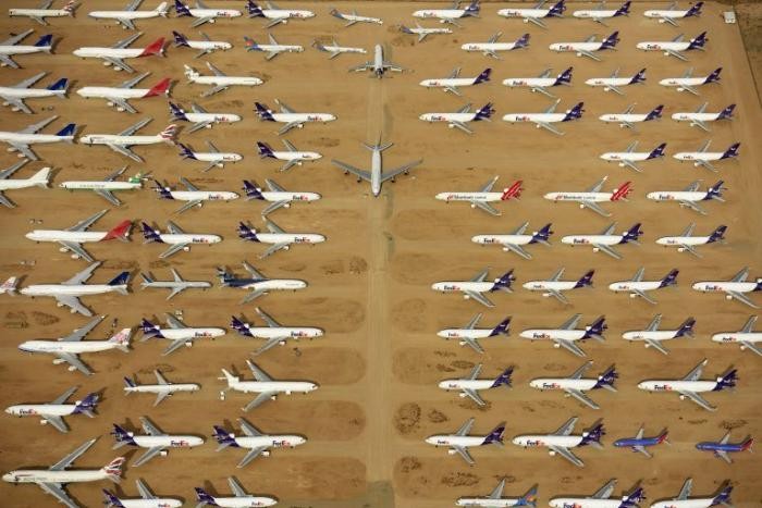 Кладбище в пустыне, где покоятся 300 000 новых самолетов (7 фото) 