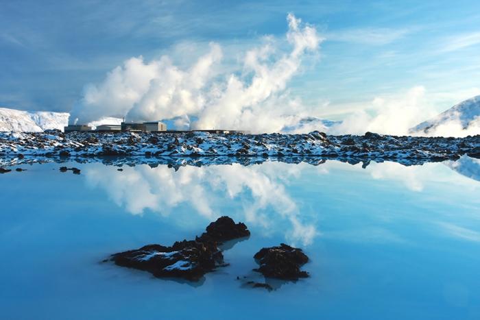 Чудеса планеты: геотермальный курорт Blue Lagoon в Исландии (12 фото)