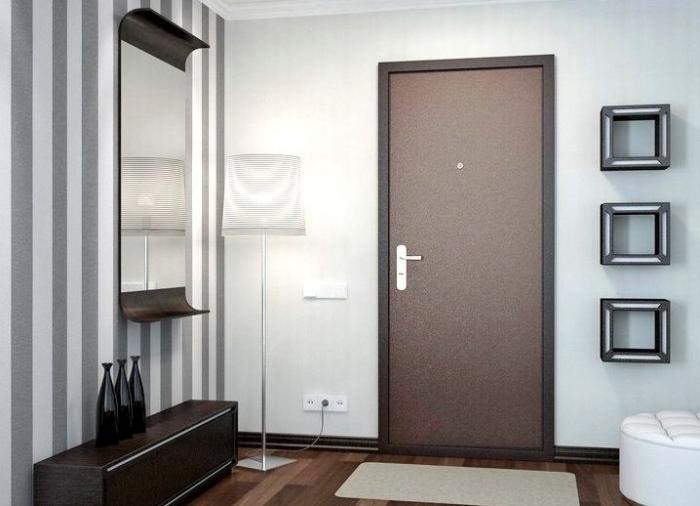  Суровая челябинская дверь в квартиру (2 фото)
