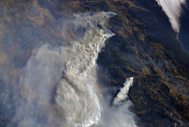 Бортинженер МКС в показал пожары в Калифорнии с орбиты (4 фото)