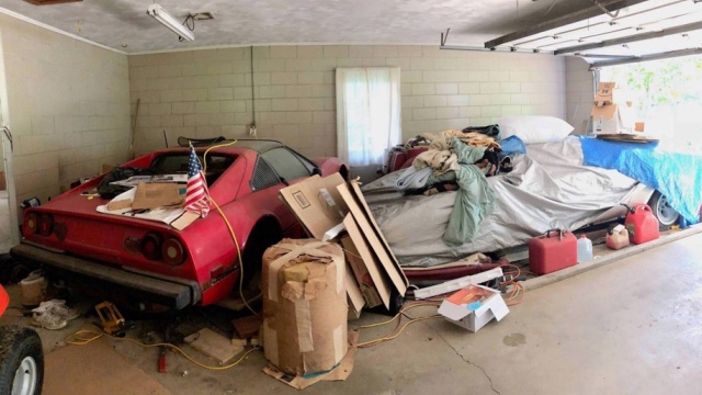Дорогостоящая находка в старом бабушкином гараже (3 фото)