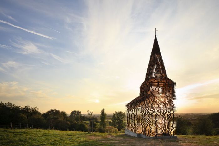 Прозрачная церковь в Бельгии (7 фото)