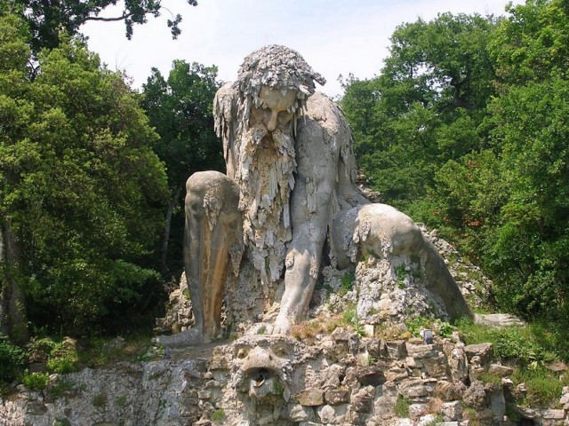 Аппеннинский Колосс - громадная статуя (20 фото)