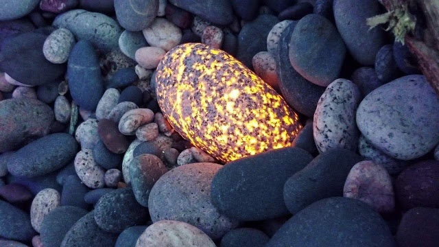 Необычные камни из озера Верхнее (5 фото)