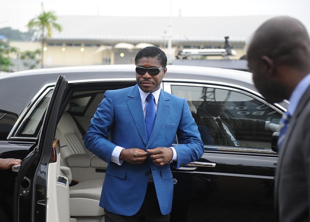 У сына президента Экваториальной Гвинеи изъяли чемодан денег (6 фото)