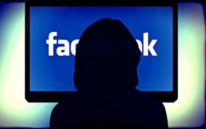 Бывшая модератор Facebook судится с компанией (3 фото)