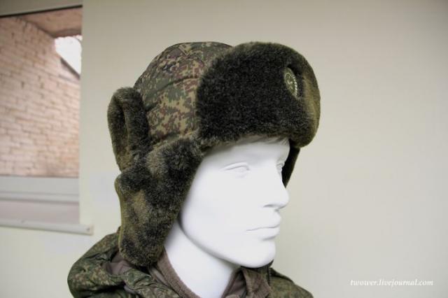 Солдаты изобретают новые способы ношения «ушанки» (8 фото)