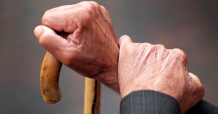 102-летнего мужчину арестовали за сексуальное преступление (2 фото)