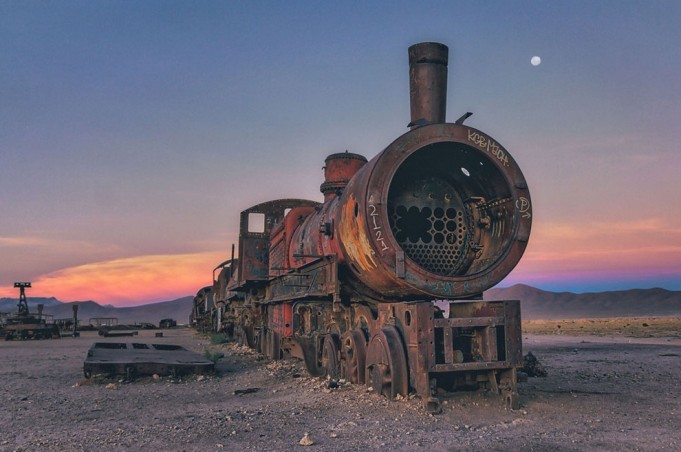 Кладбище старых поездов в Боливии (14 фото)