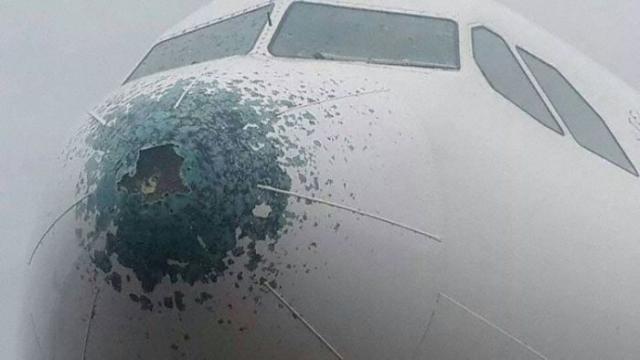 Результат пролета Airbus A330 через шторм (3 фото)