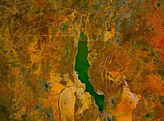 Самое большое в мире озеро посреди пустыни (24 фото)