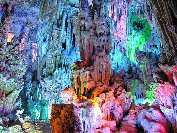 Сказочная пещера тростниковой флейты (16 фото)