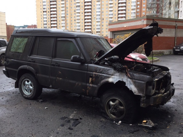 В культурной столице подожгли автомобиль за парковку (2 фото)