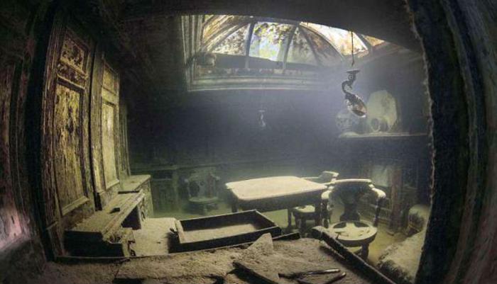 Подводная прогулка по затонувшему 107 лет назад кораблю (9 фото)
