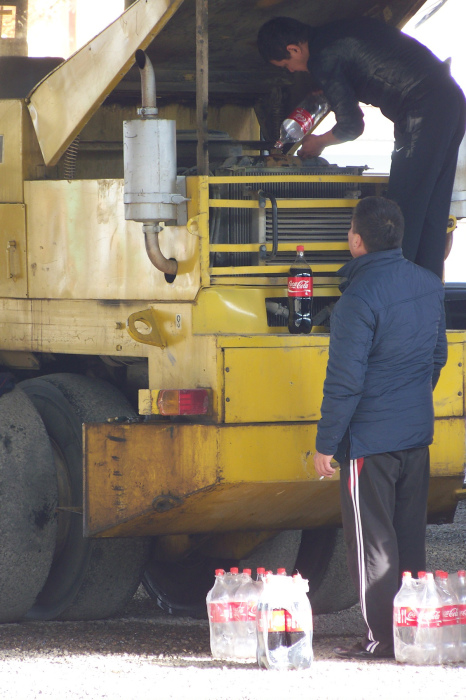 Польза Coca-Cola для двигателя автомобиля (5 фото)