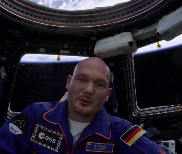 Обращение космонавта Александра Герста к внукам (2 фото)