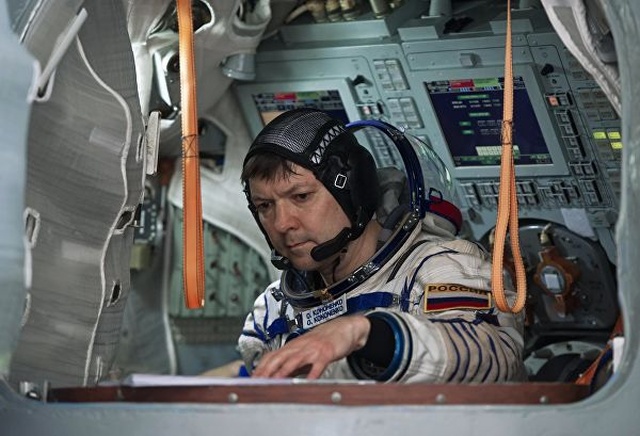 Российский космонавт Олег Кононенко на МКС (3 фото)