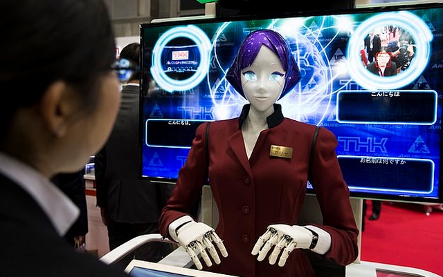 Япония установит в метро современных роботов "Ариса" (3 фото)
