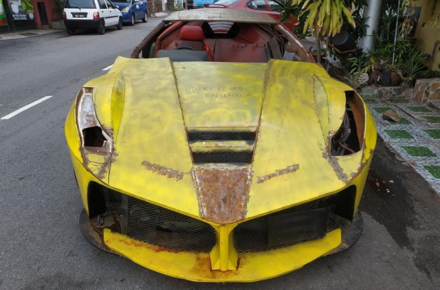 Житель Малайзии попытался сделать сам Ferrari LaFerrari (5 фото)
