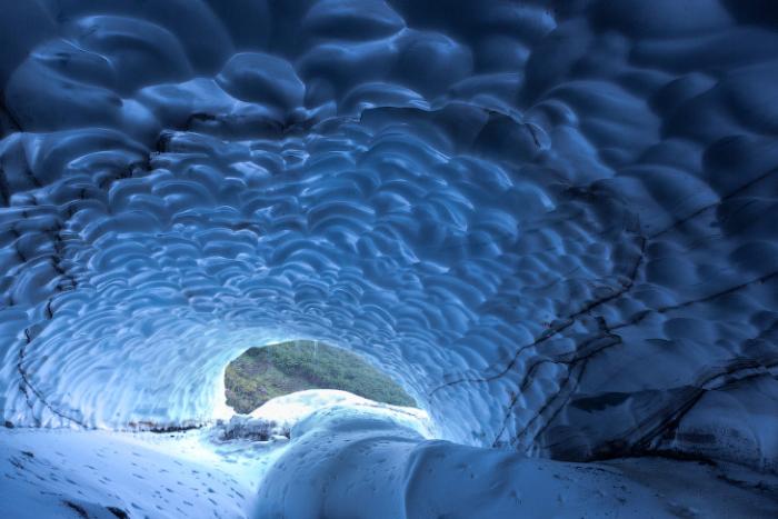 Снежные пещеры Камчатки в фотографиях  (20 фото)