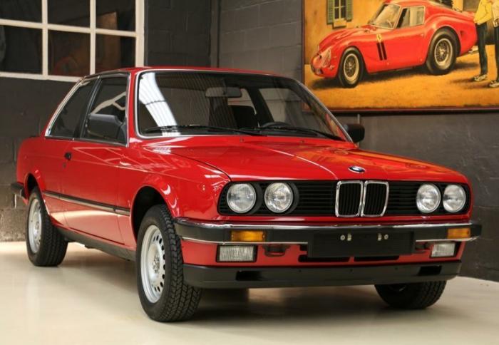 BMW 3 E30 1985 года продают по цене новой тройки БМВ (4 фото)